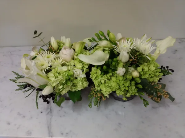 White and Green Centerpiece - Click Image to Close