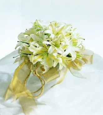 White Wonders Bouquet - Click Image to Close