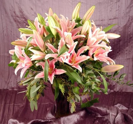(image for) Lavish Lilies Bouquet