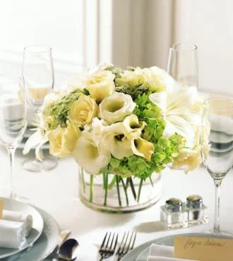 (image for) The White Linen Centerpiece