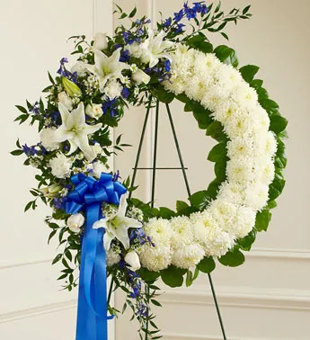 Blue And White Standing Wreath - Click Image to Close