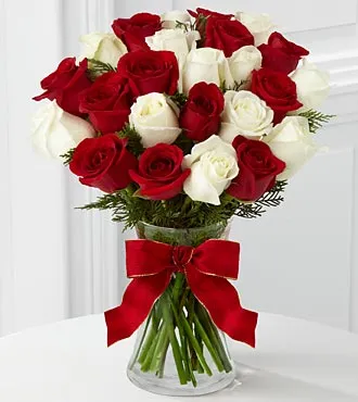 (image for) Heart of the Holidays Rose Bouquet