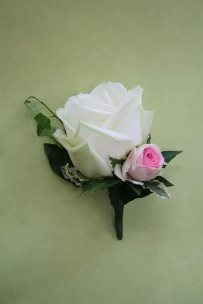 (image for) Enchanting Boutonniere